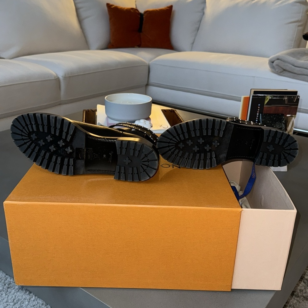 Authentic Louis Vuitton Discovery Flat Ankle Boot… - image 4